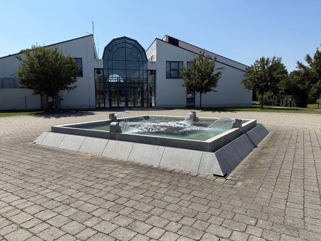 Singoldhalle, Brunnen